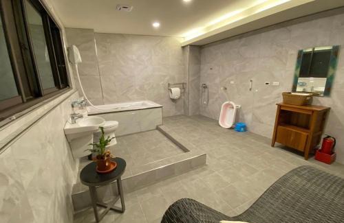 Zhushan House | 山田心溜滑梯民宿