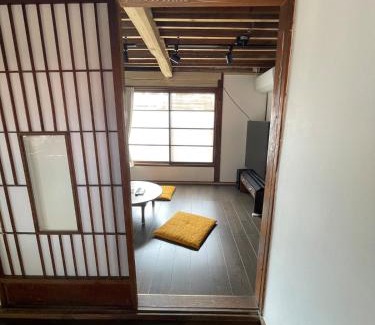 Fukushima Apartment | 昭和の家anzu 二階建ての一棟貸切