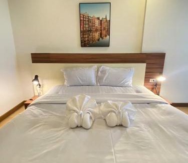 Chang Khlan Apartment | 清迈市区Astra condo 屋顶无边泳池可步行至夜市