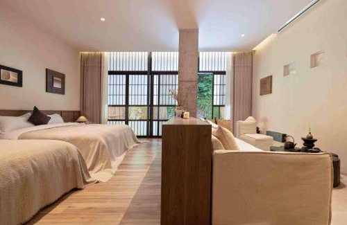 Qingxin Xian House | 溪阳依山静私汤国风庭院