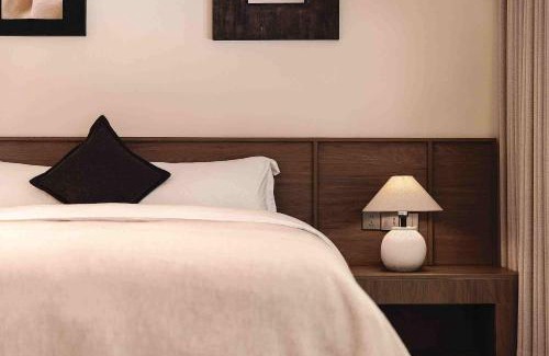 Qingxin Xian House | 溪阳依山静私汤国风庭院