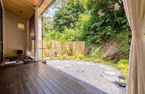 Qingxin Xian House | 溪阳依山静私汤国风庭院