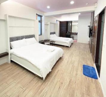 Dongshan Apartment | 漫步河畔