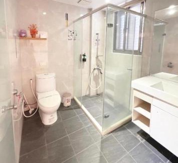 Dongshan Apartment | 漫步河畔