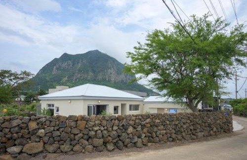 Andeok House | 사계나루