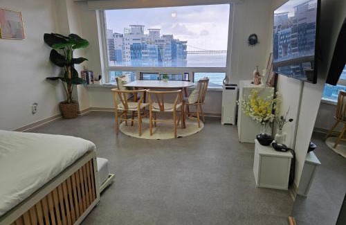 Suyeong-Gu Bed & Breakfast | 에벤에셀