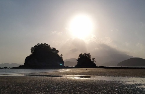 Goheung House | 월인천강spaceworin (for your rest and inspiration): Only one moon makes 1000 rivers