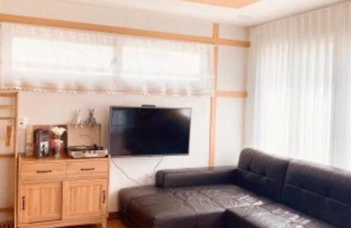 Andeok Apartment | 제주 웅장한 산방산뷰 사계2248 달무리동 감성숙소