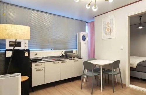 Hapjeong-dong Apartment | 합정역 Hapjeong Stn, Hongdae, Sangsu, 3BR