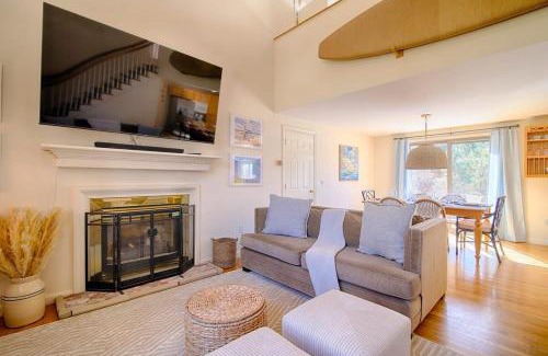 Northwest Harwich House | 0 4 Miles to Grey Neck Beach Dog Friendly