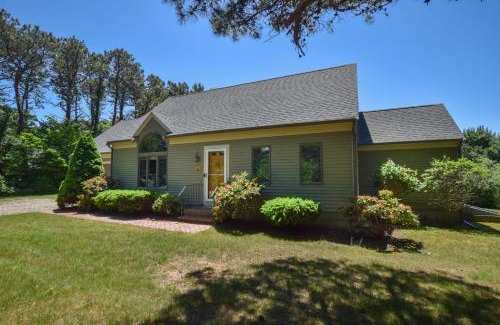 Northwest Harwich House | 0 4 Miles to Grey Neck Beach Dog Friendly