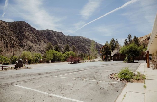 Sevier Apartment | 0124) Candy Suite 124