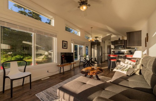 Regional District of Mount Waddington Apartment | 03 - Sunset Vista Cottage