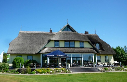 Rugen Island Apartment | 05 Albatros Fewo Kat. V - Clubhouse Golf-centrum Schloss Karnitz