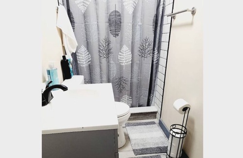 Primos Secane House | #07 Basement Room With Queen Bed + TV in Angora