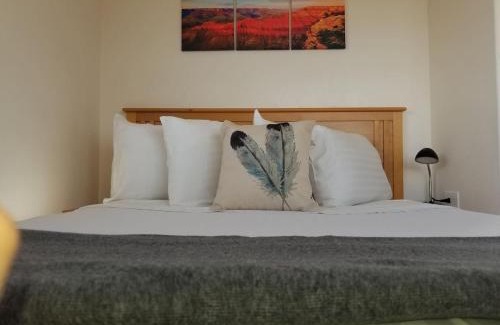 Valle House | 072B Affordable Retreat nr South Rim Sleeps 4- no kitchenette
