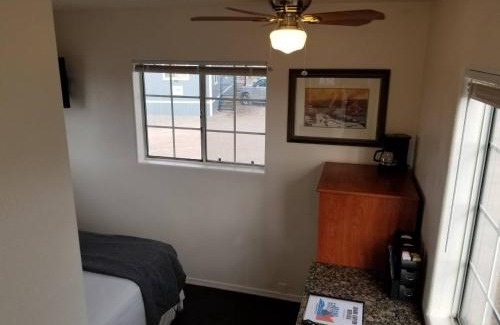 Valle House | 072B Affordable Retreat nr South Rim Sleeps 4- no kitchenette
