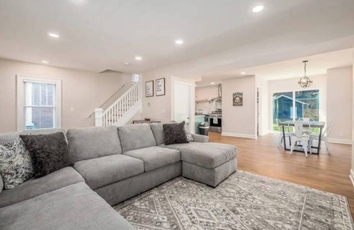 Livingston Park House | 09) Large 3 bedroom with Hot Tub & Fenced Yard!