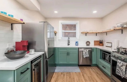 Livingston Park House | 09) Large 3 bedroom with Hot Tub & Fenced Yard!
