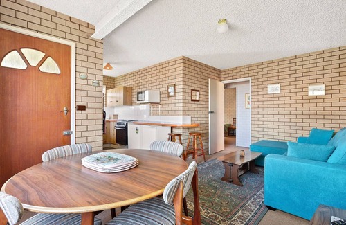 Kianga Apartment | 1/15 Dalmeny Drive, Kianga