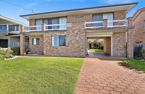 Kianga Apartment | 1/15 Dalmeny Drive, Kianga
