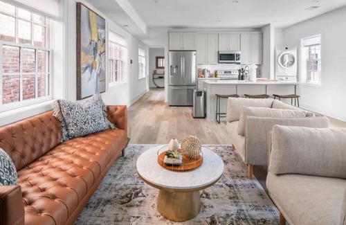 Old Town Alexandria Apartment | ★1/2 Block to King Street, King Bed ~ Free Parking★