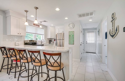 Old Lyme House | 1/2 Mi to Beach: Family Retreat in Old Lyme!