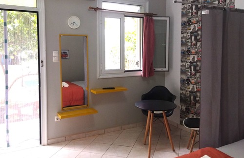 Agios Minas Apartment | 1-2 Person Studio in Chios center