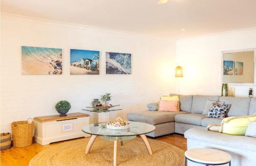 Shoal Bay House | 1-39 Leonard Ave - comfort, space and Wi-Fi