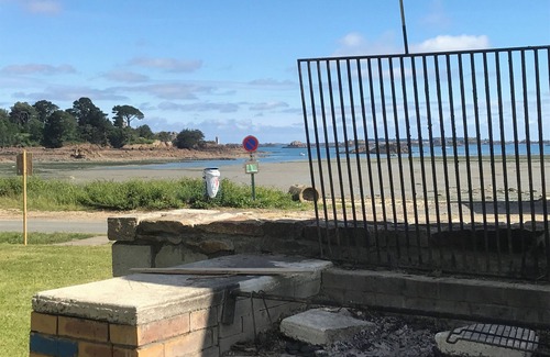 Ploubazlanec House | 1.5 km from the pier for Bréhat: Gite Ty Tophe