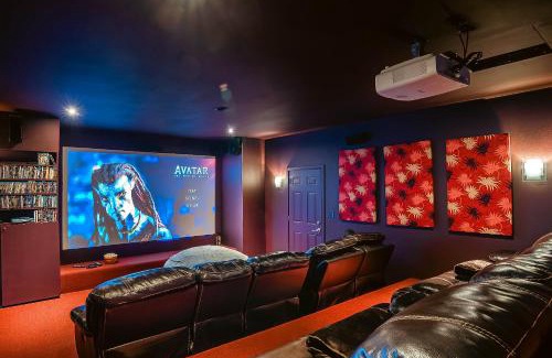 Sunset Ridge House | 1 Acre PRIVATE RESORT 4 bed 3 bath cinema spa