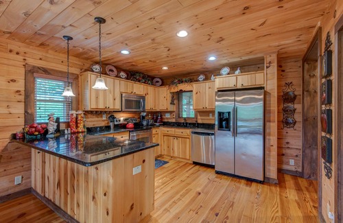 Vilas Cabin | 1 Awesome Skyview - Spectacular log home with hot tub and top of the line amenities!
