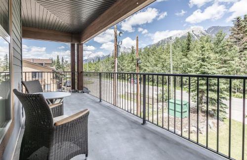 Canmore Apartment | 1 Bd corner unit stunning views wrap around deck