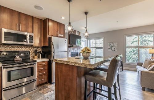 Canmore Apartment | 1 Bd corner unit stunning views wrap around deck