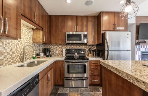 Canmore Apartment | 1 Bd corner unit stunning views wrap around deck