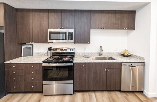 Mountain Shadows Apartment | 1 BD Cozy, Pet Friendly Luxury minutes from Garden of the Gods