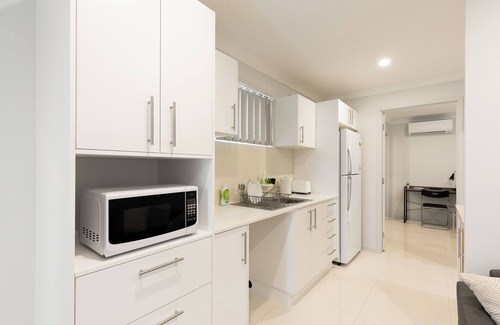 Rocklea Apartment | 1 Bdr Apt! GST Credits! Kitchen! Parking! 114F1