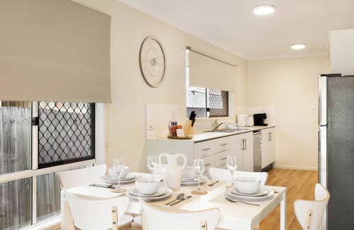 Acacia Ridge Apartment | 1 Bdr Apt! Private Garden! Covered Parking! 12BS1