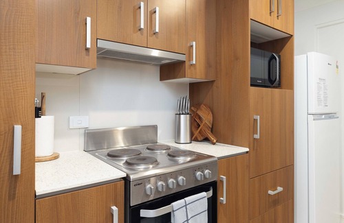 Rocklea Apartment | 1 Bdr Apt! Spotless! Garage Parking! 216D1