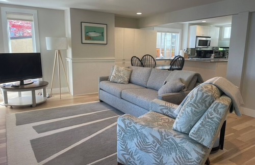 North Saanich House | 1 Bdrm Oceanfront B&B w ocean views and easy ocean access. Great for couple.