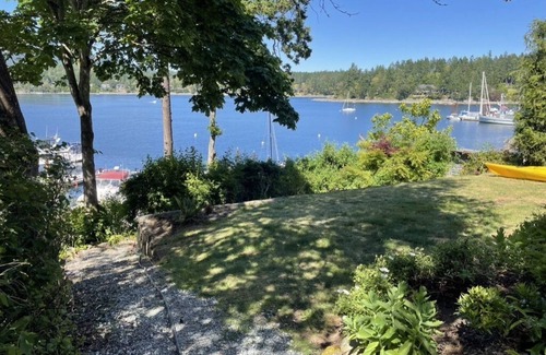 North Saanich House | 1 Bdrm Oceanfront B&B w ocean views and easy ocean access. Great for couple.
