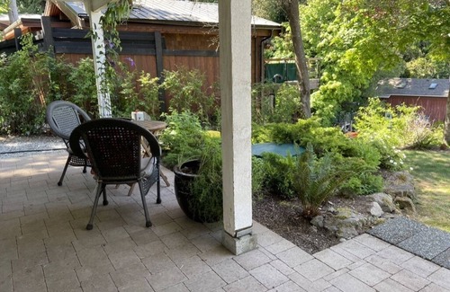 North Saanich House | 1 Bdrm Oceanfront B&B w ocean views and easy ocean access. Great for couple.