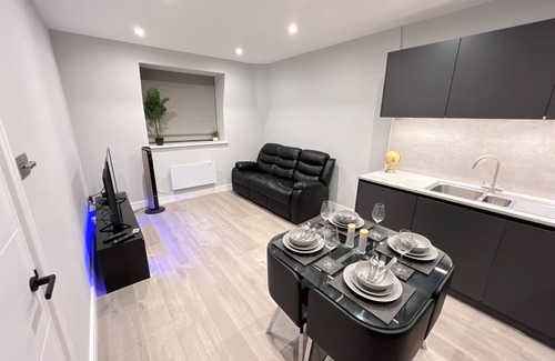 Sunbury on Thames Apartment | 1 Bed apartment in Sunbury-On-Thames *Free Parking*