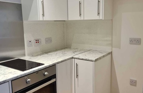 Yeovil Apartment | 1 Bed Apartment close to the hospital and town centre with private parking