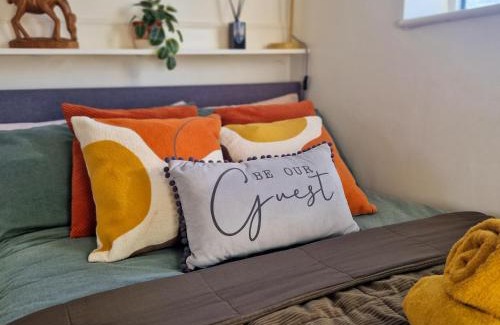 Addison Apartment | 1-bed apartment, Close to Kensington Olympia with Free Wi-Fi & Netflix