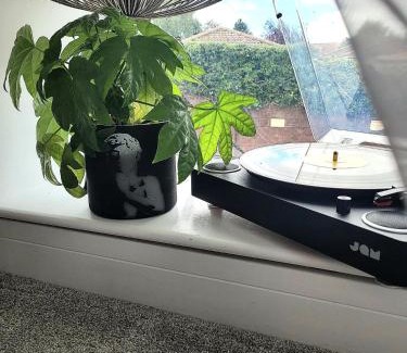 Branston House | 1 Bed Barn Retreat - Fireplace Patio Parking