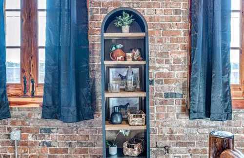 Central Oklahoma City Apartment | 1 Bed Big Apt in OKC Stockyards