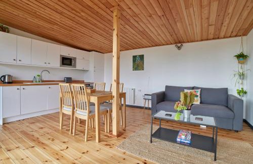 Langford House | 1 Bed Cabin - Sleeps 2 - Pets - Garden - Parking
