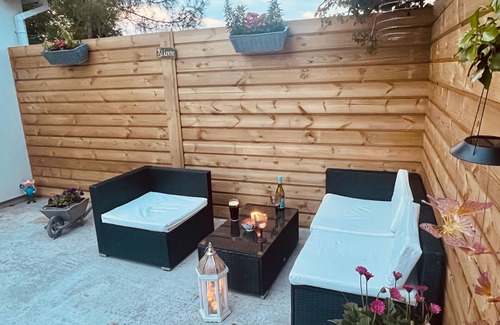 Grangend Cabin | 1-bed Cosy Cottage Near Emerald Park - Sleeps 5