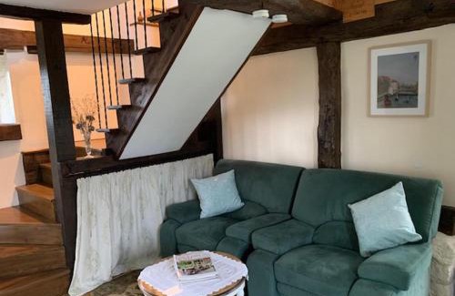 Ambrieres-les-Vallees House | 1 Bed Cottage - Sleeps 2 - Garden - Parking - Wifi